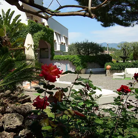 Ξενοδοχείο Baia 4*