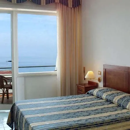 Baia Hotel 4*
